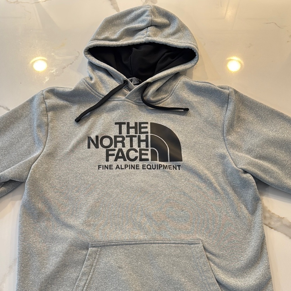 The North Face Gray Mens Medium Classic Logo
